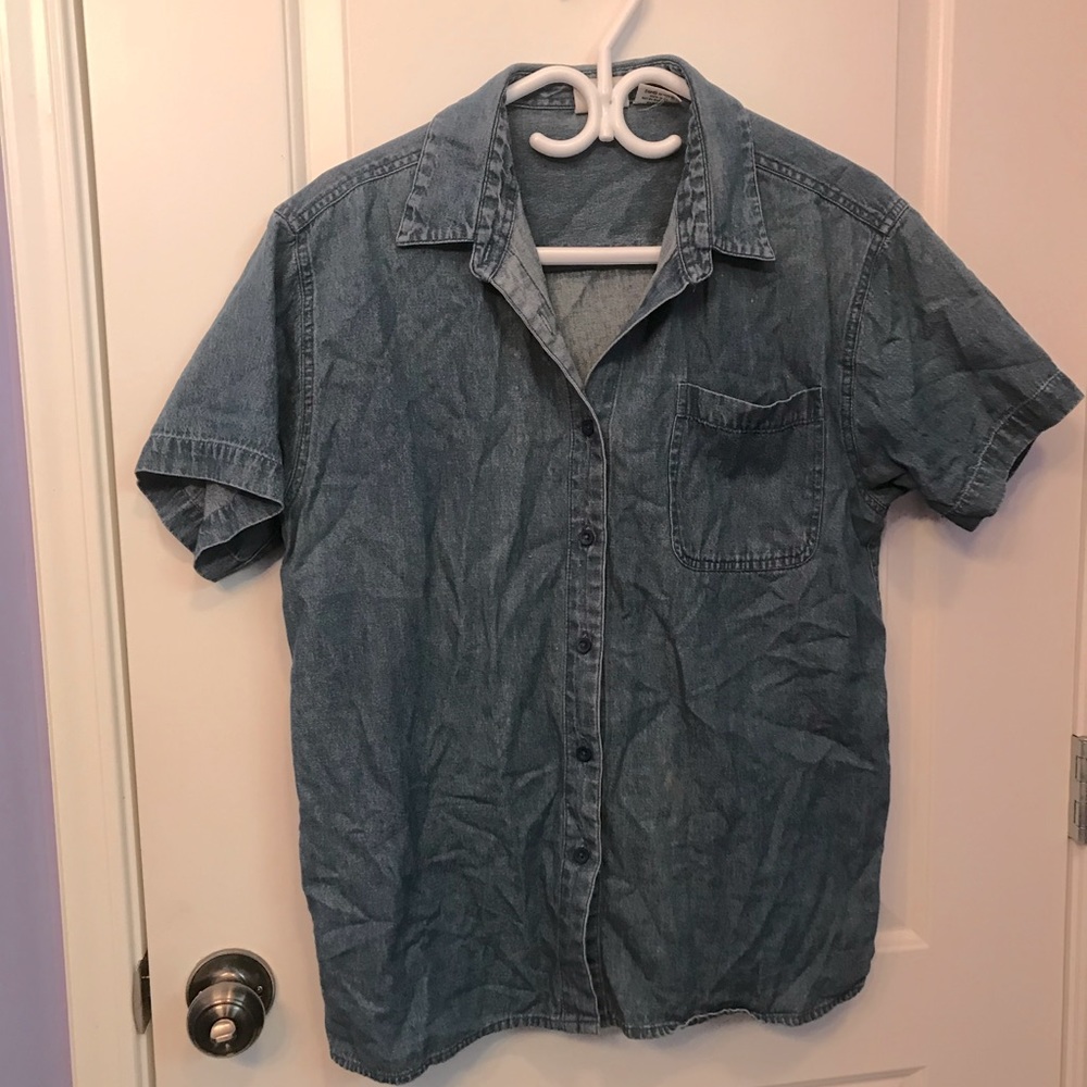 Worn shirt with jean look